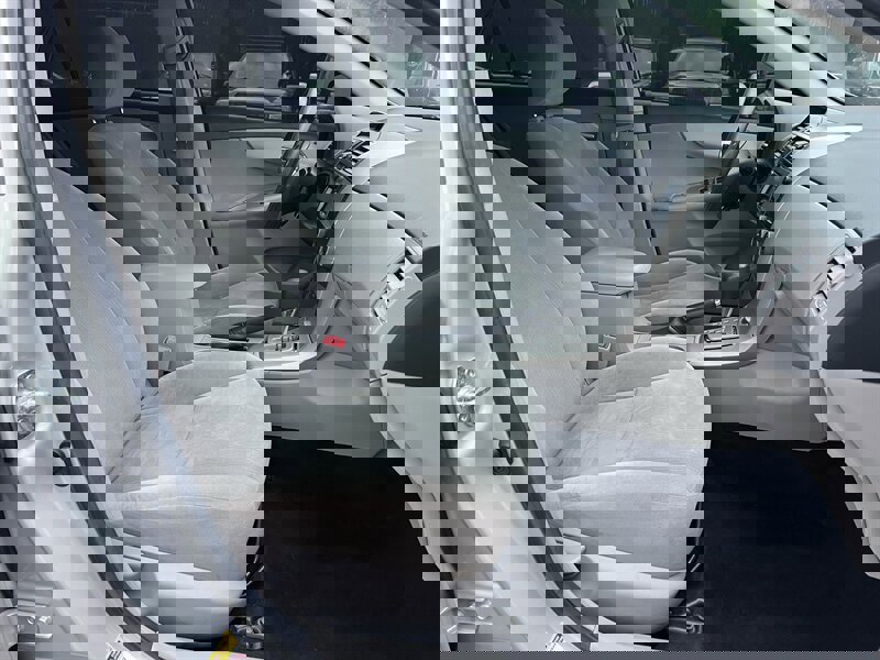 Used 2013 Toyota Corolla LE FWD image 13