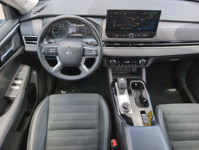 Used 2025 Mitsubishi Outlander SE FWD image 27