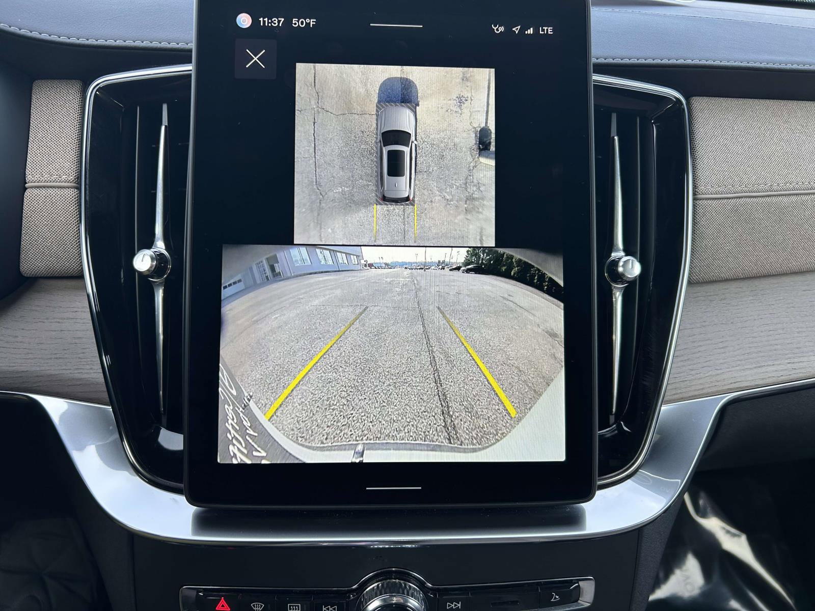 Certified 2025 Volvo XC90 B6 Plus image 25