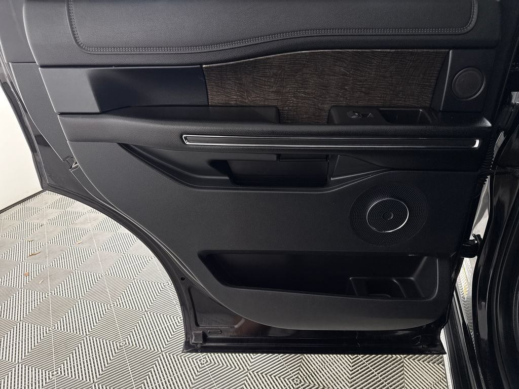Used 2020 Ford Expedition Limited RWD image 12