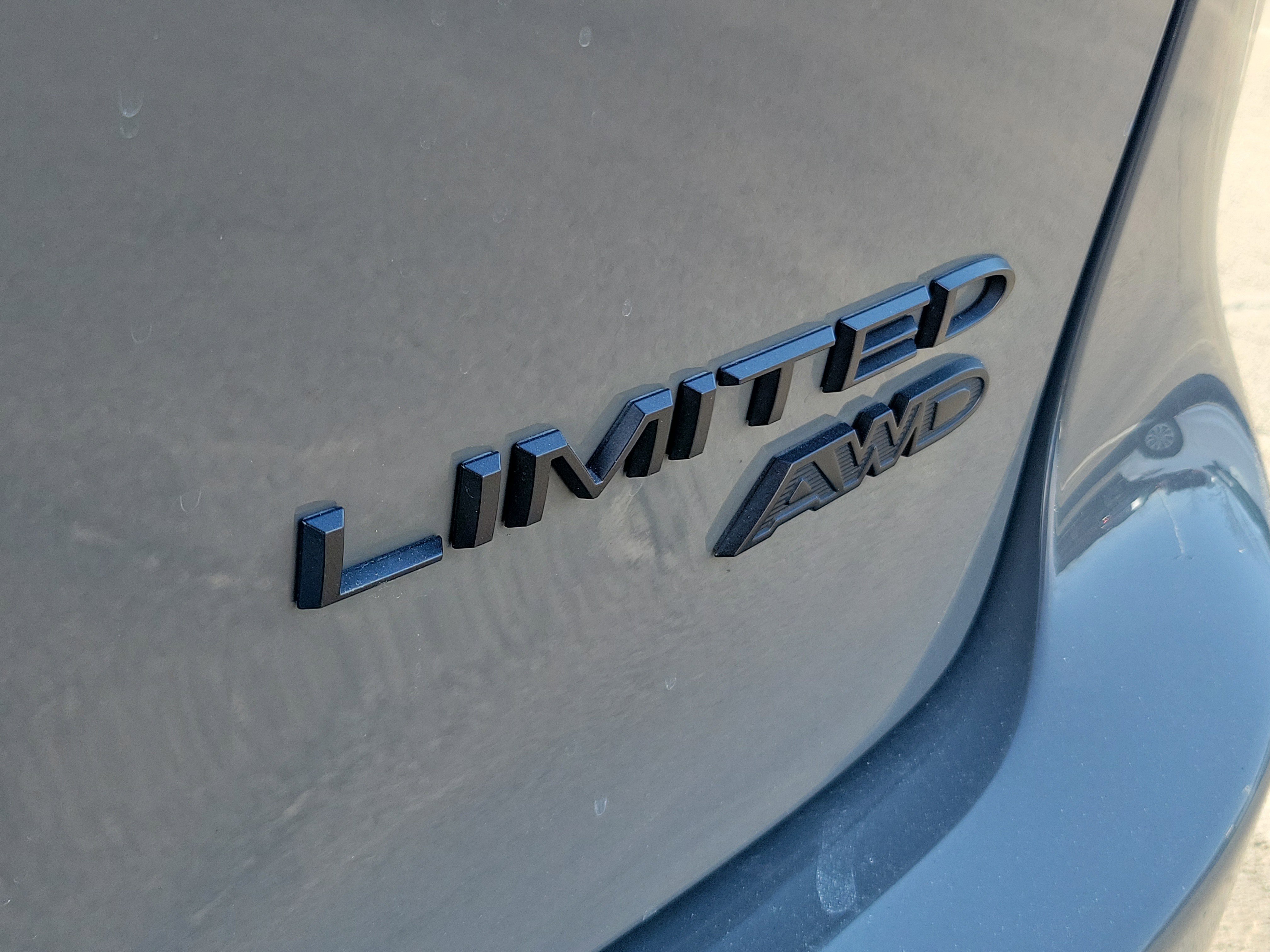 Used 2025 Chrysler Pacifica Limited image 7