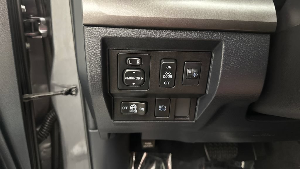 Certified 2019 Toyota Tundra SR5 AWD/4WD image 19