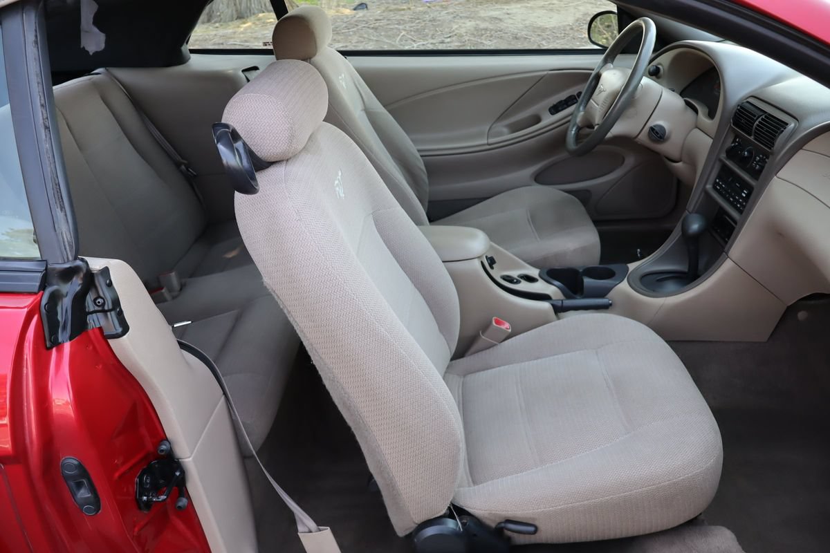 Used 1999 Ford Mustang Convertible RWD image 19
