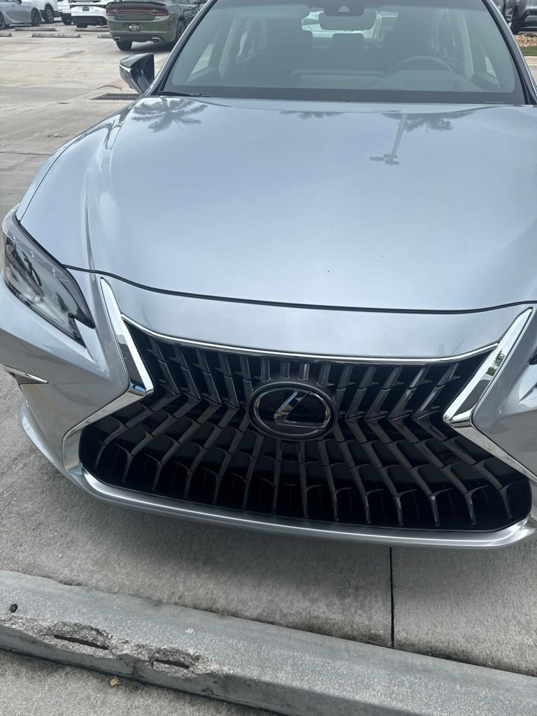 Used 2022 Lexus ES 350 Ultra Luxury w/ Accessory Package 2 FWD image 7