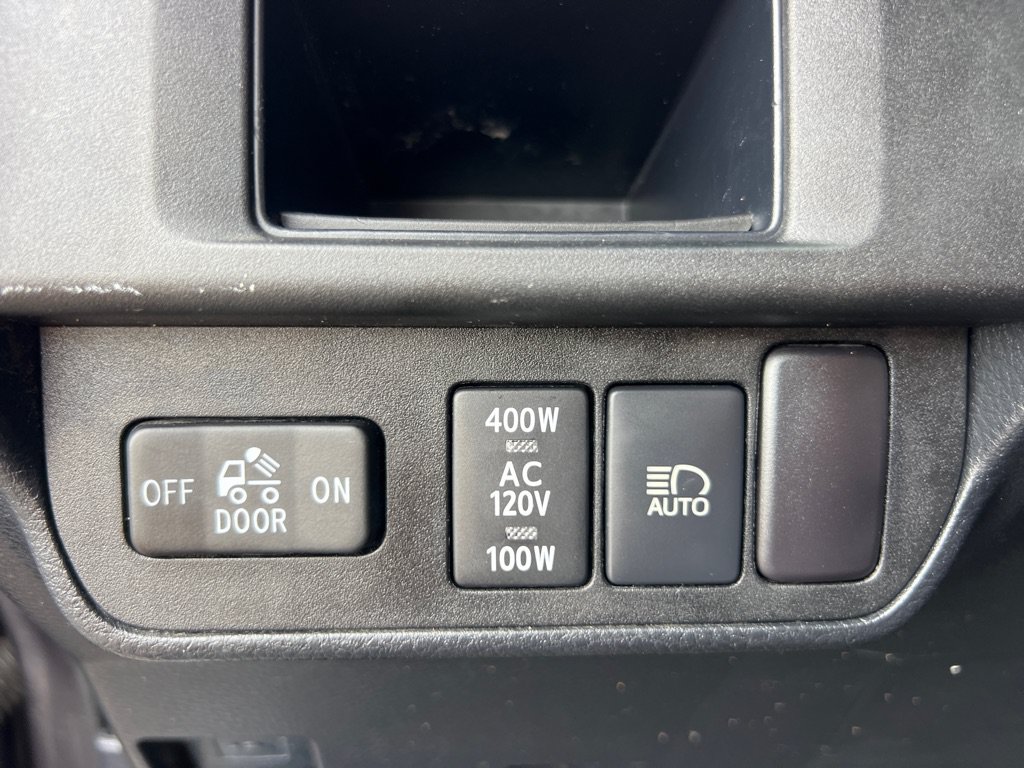 Used 2018 Toyota Tacoma TRD Sport AWD/4WD image 14