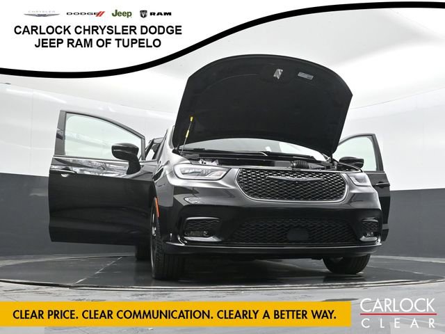 New 2026 Chrysler Pacifica Limited w/ Uconnect Theater Family Group image 57