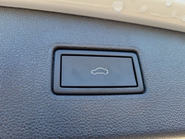 Certified 2024 Volkswagen Tiguan SEL R-Line AWD/4WD image 9