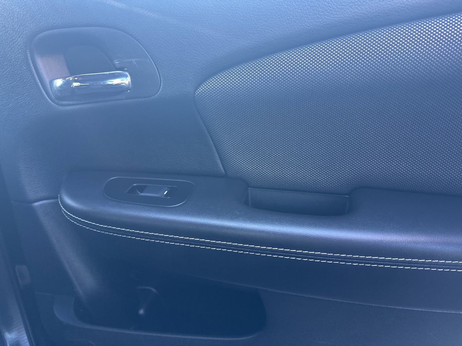 Used 2013 Dodge Avenger SE image 29