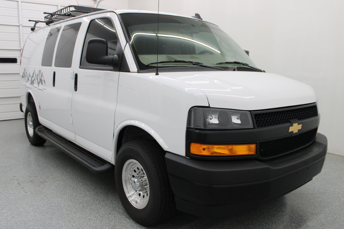 Used 2025 Chevrolet Express 2500 w/ Driver Convenience Package RWD image 4