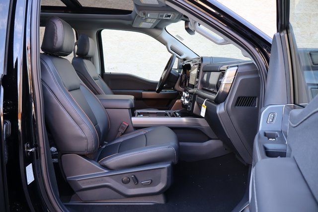 New 2026 Ford F250 Lariat w/ Black Appearance Package image 37