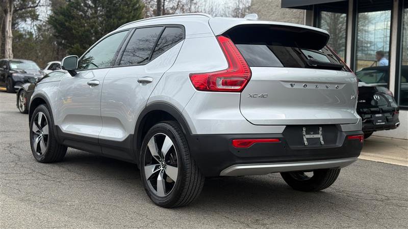 Used 2019 Volvo XC40 T5 Momentum image 3