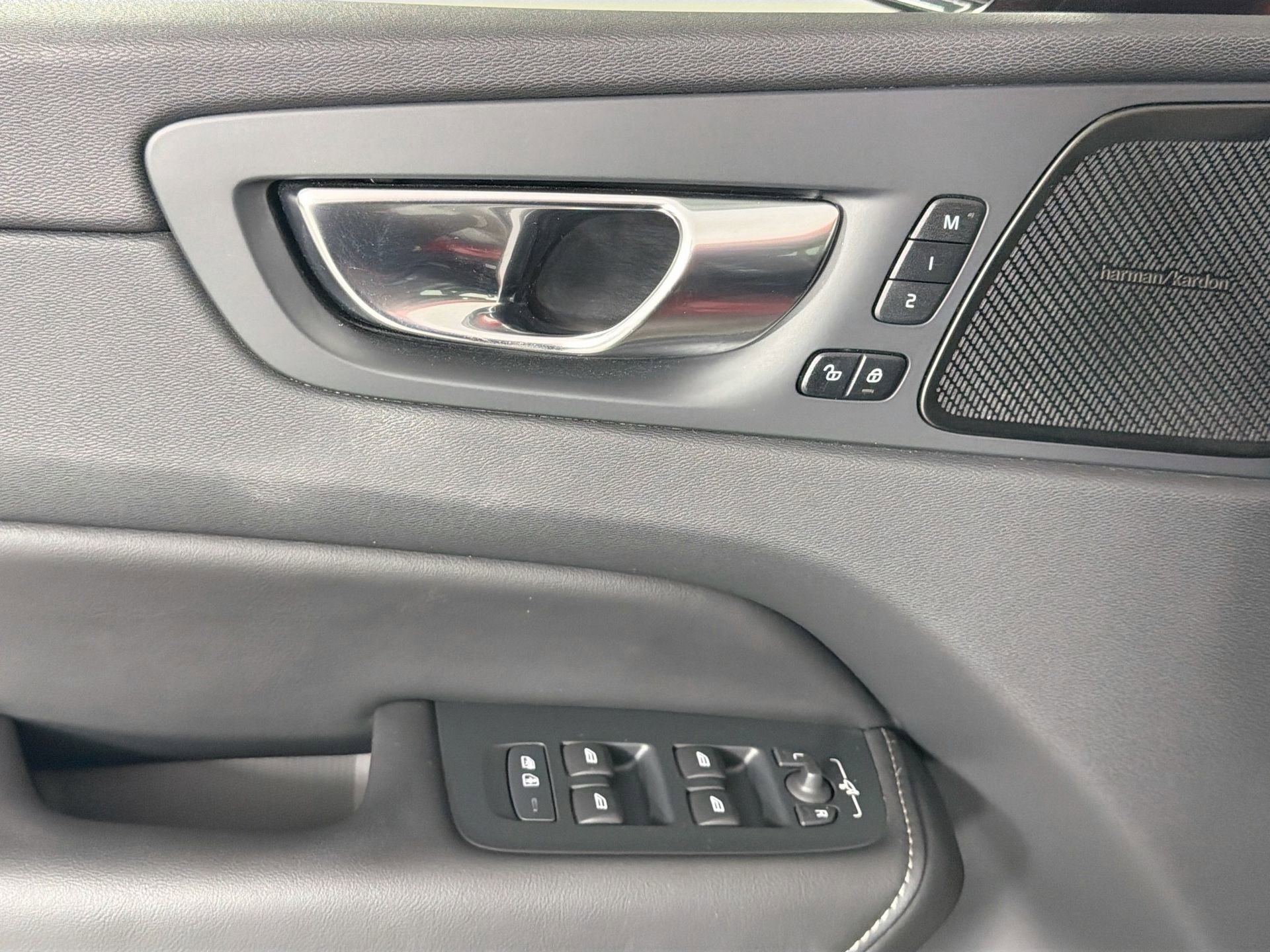 Certified 2023 Volvo XC60 B5 Ultimate image 18