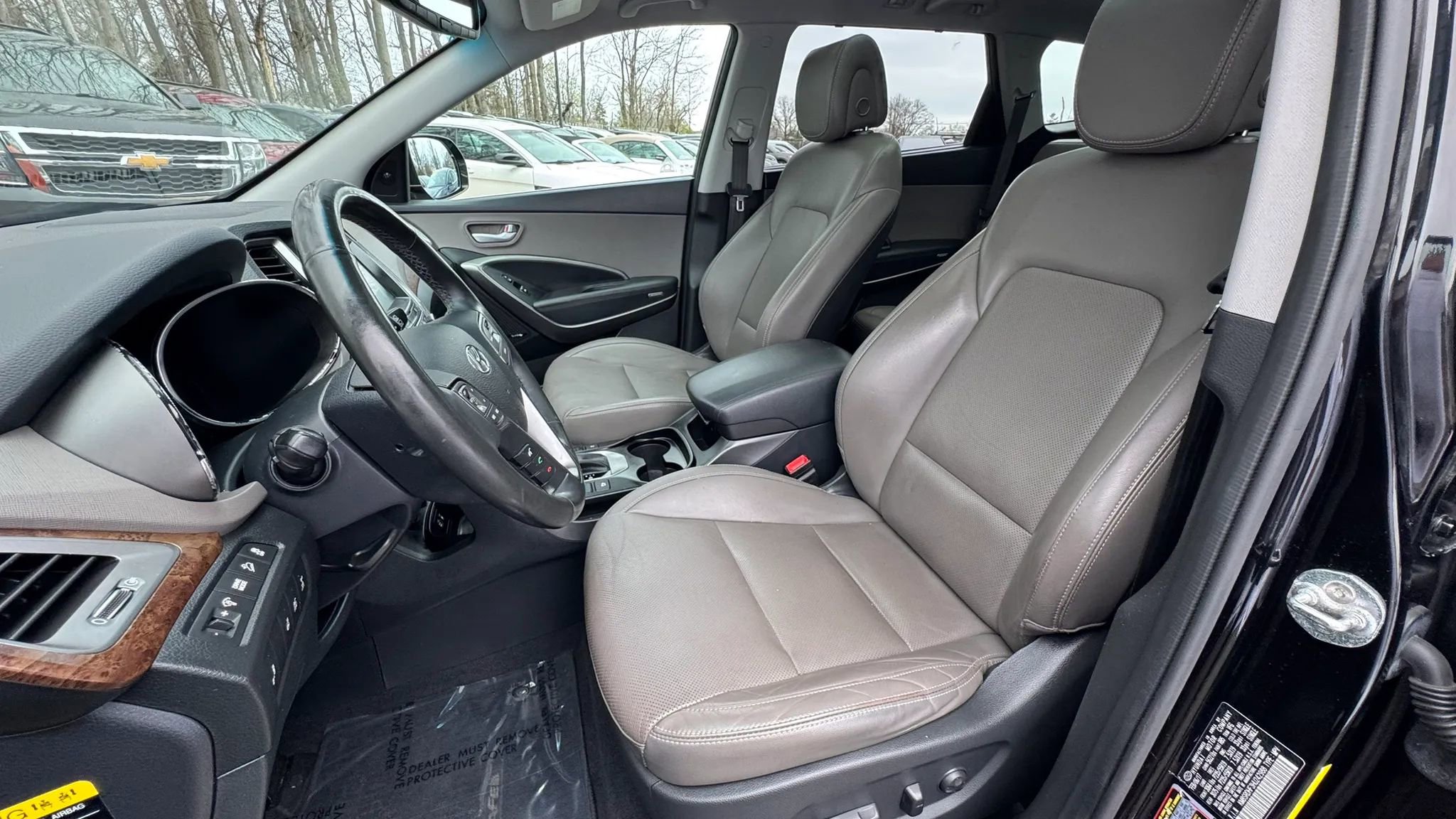 Used 2017 Hyundai Santa Fe AWD image 12