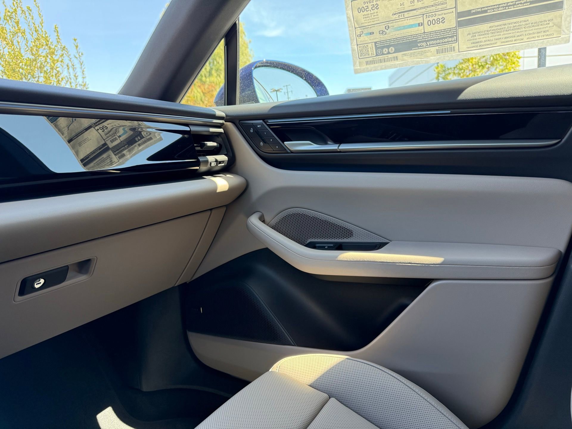 Used 2025 Porsche Macan Electric image 22