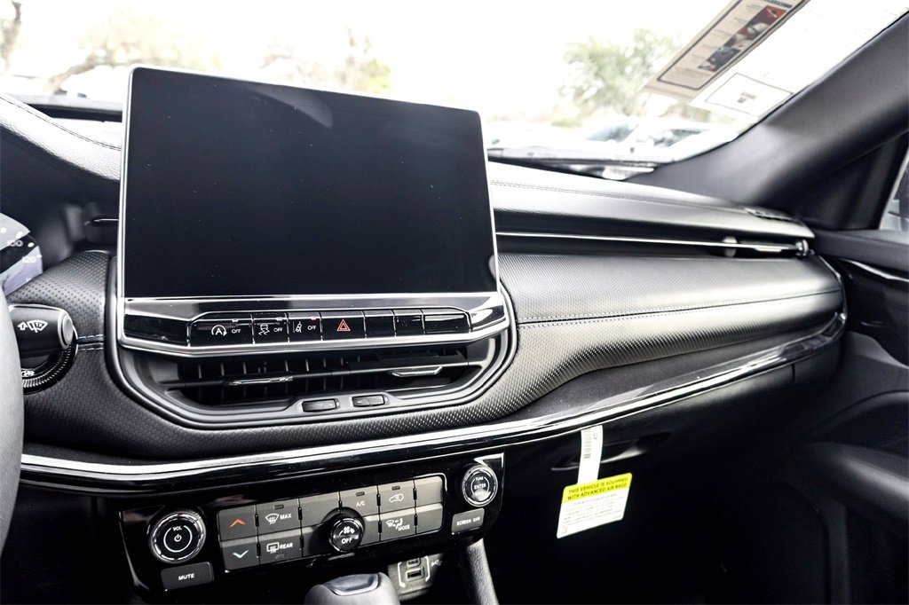 New 2026 Jeep Compass Latitude image 14