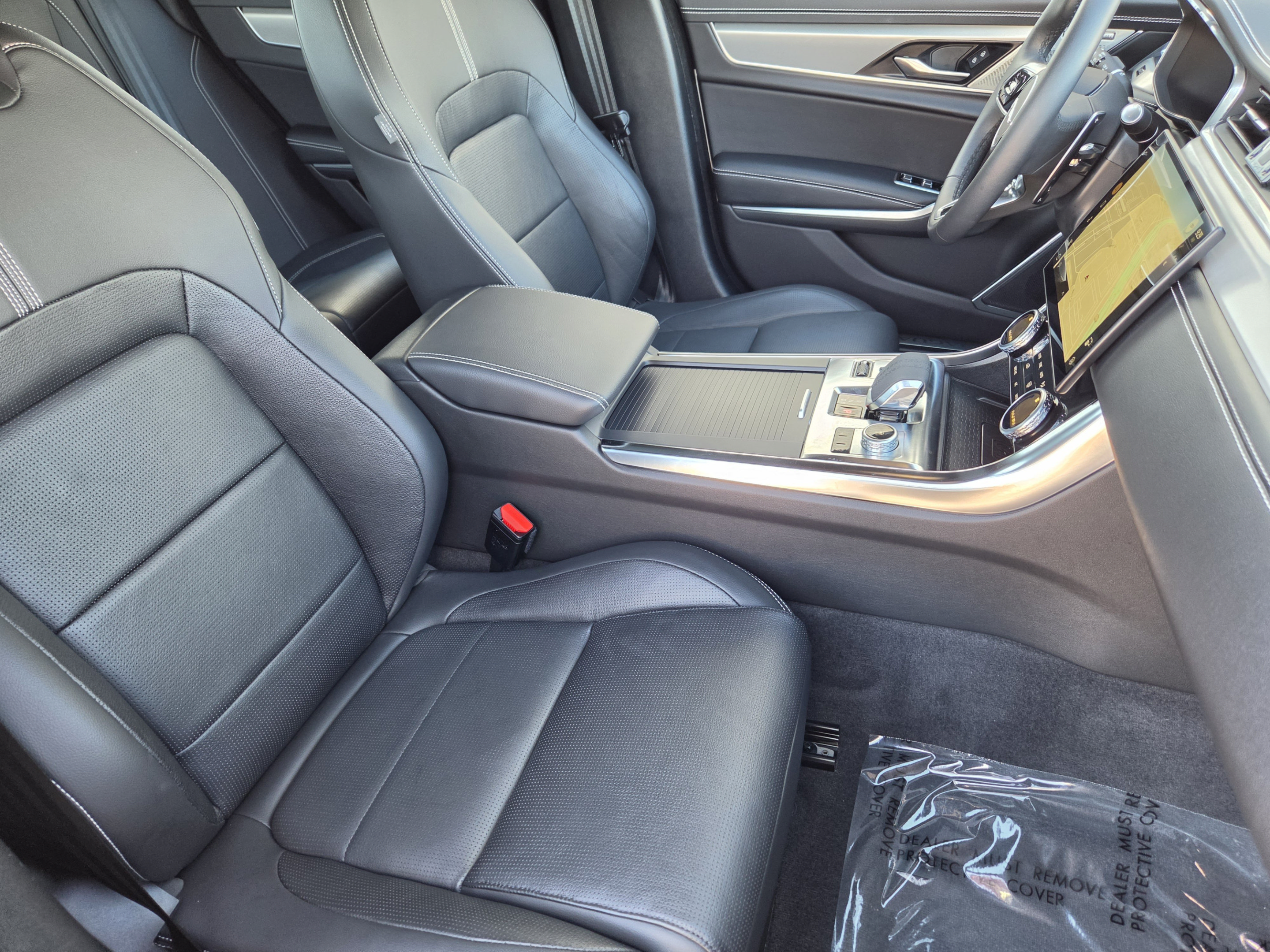 Certified 2024 Jaguar XF R-Dynamic SE AWD/4WD image 9