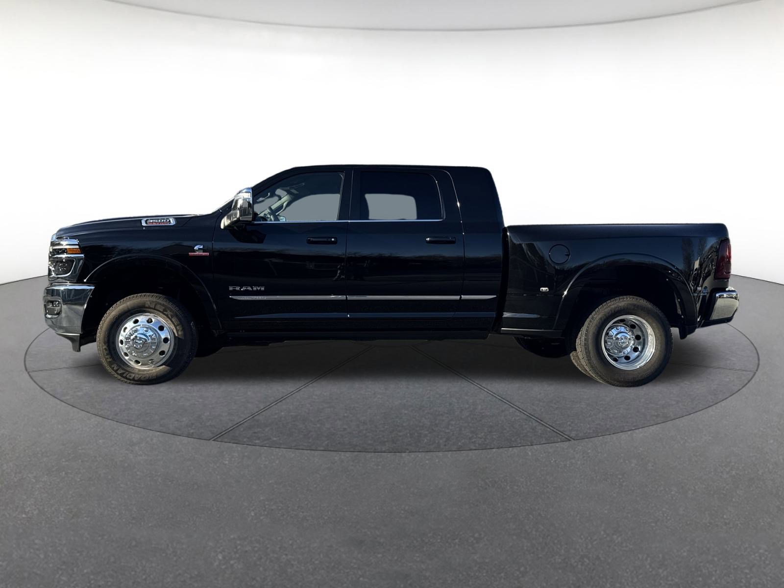 New 2025 RAM 3500 Limited AWD/4WD image 2