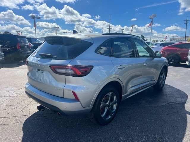 Used 2023 Ford Escape ST-Line w/ Tech Pack #1 AWD/4WD image 5