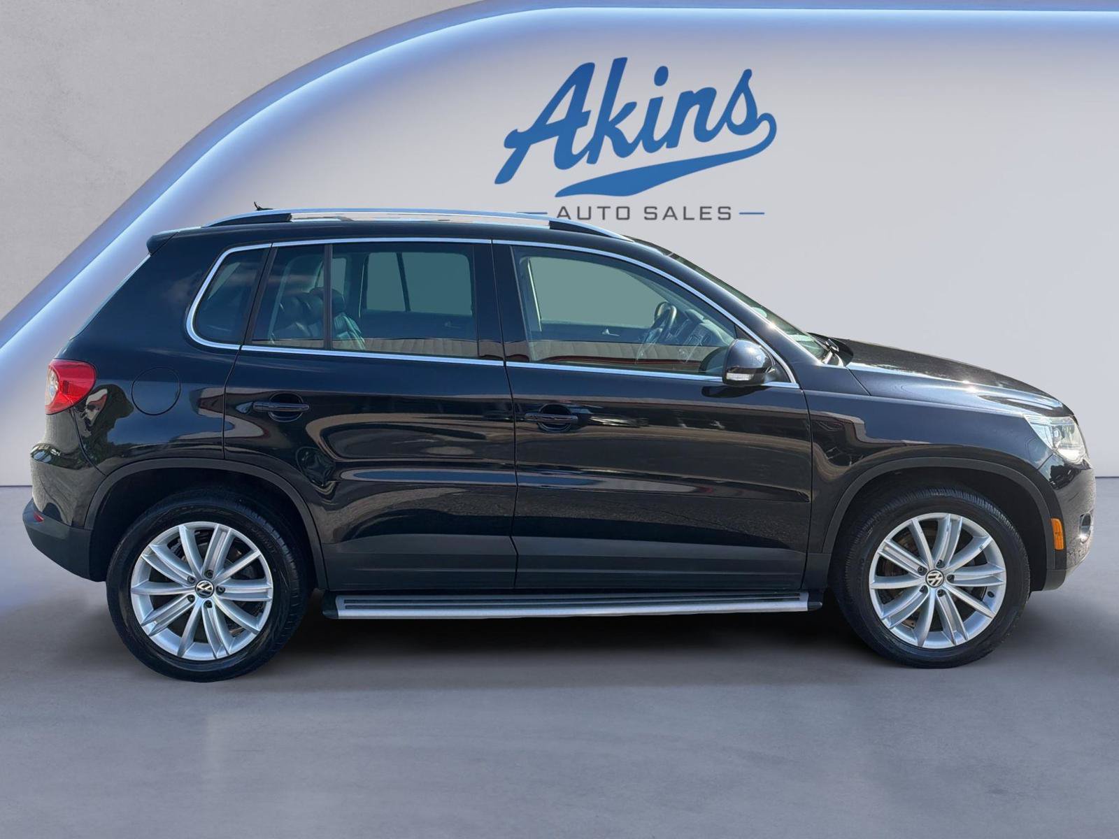 Used 2011 Volkswagen Tiguan SEL AWD/4WD image 2