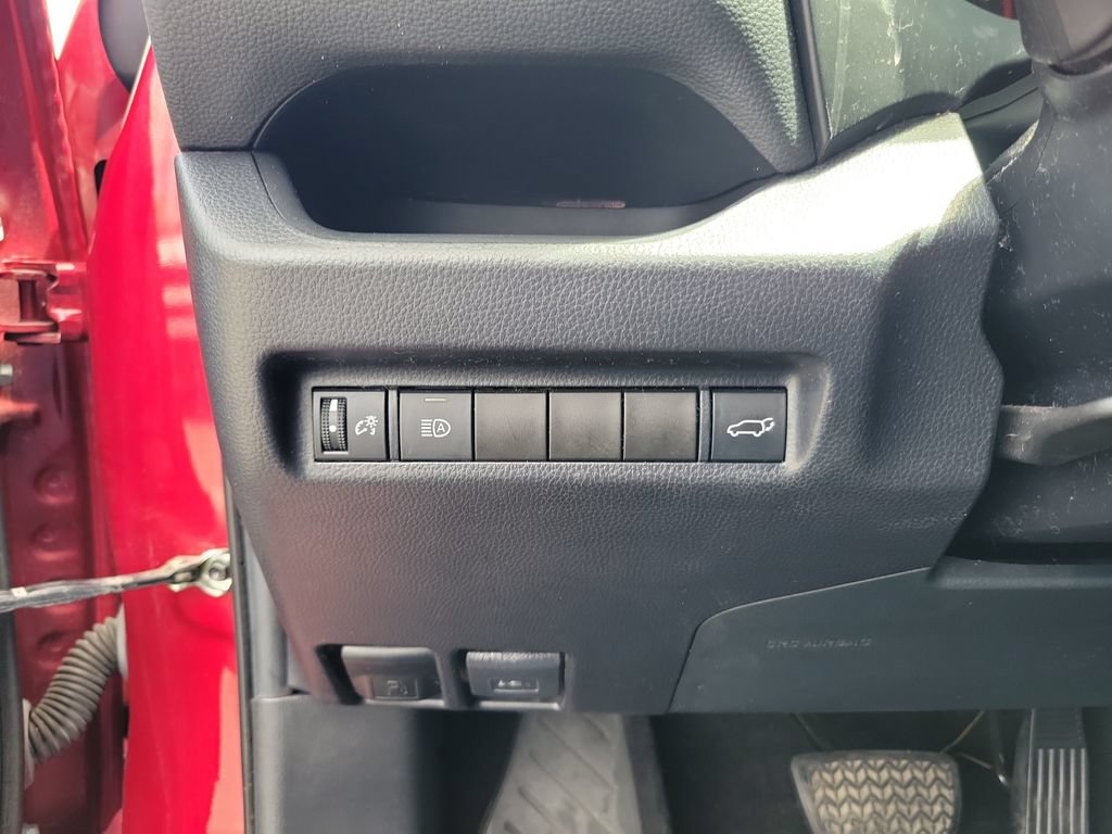 Used 2021 Toyota RAV4 XLE w/ Convenience Package FWD image 24