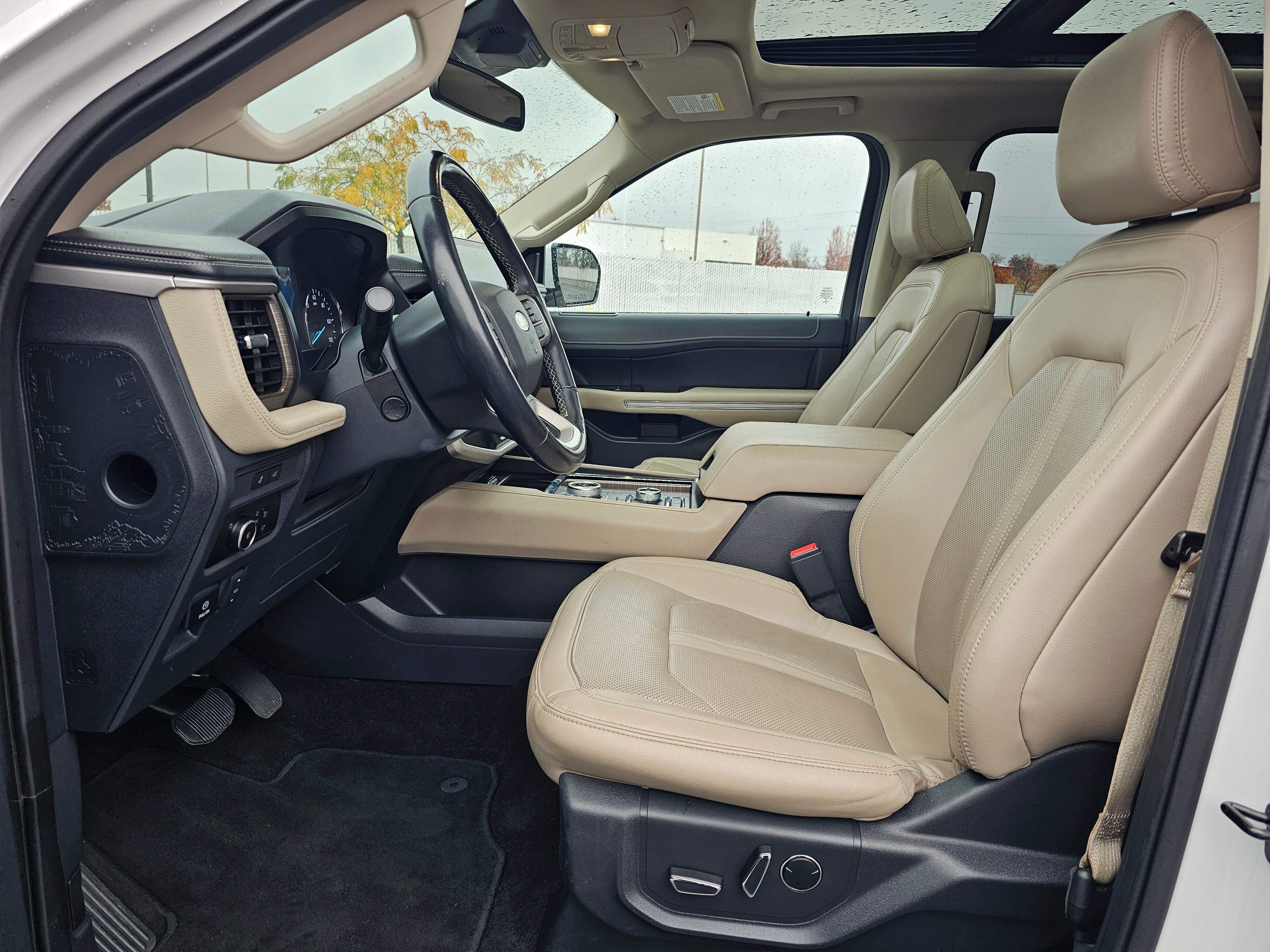 Used 2023 Ford Expedition Max Limited image 11