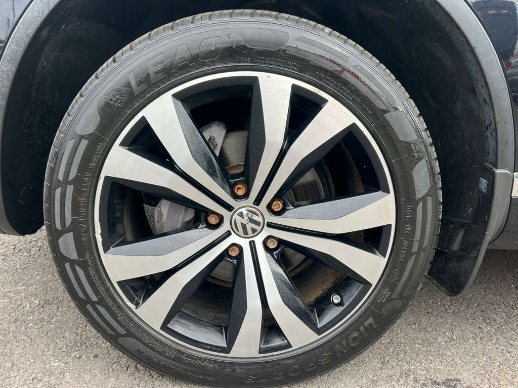 Used 2017 Volkswagen Touareg Wolfsburg Edition image 24