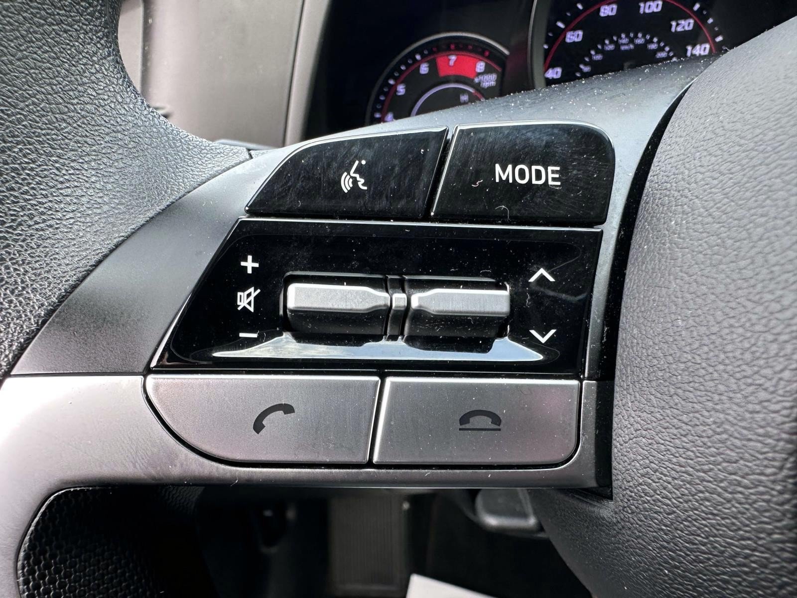 Used 2023 Hyundai Elantra SE FWD image 15