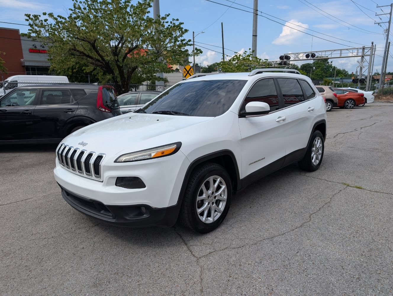 Used 2014 Jeep Cherokee Latitude FWD image 3