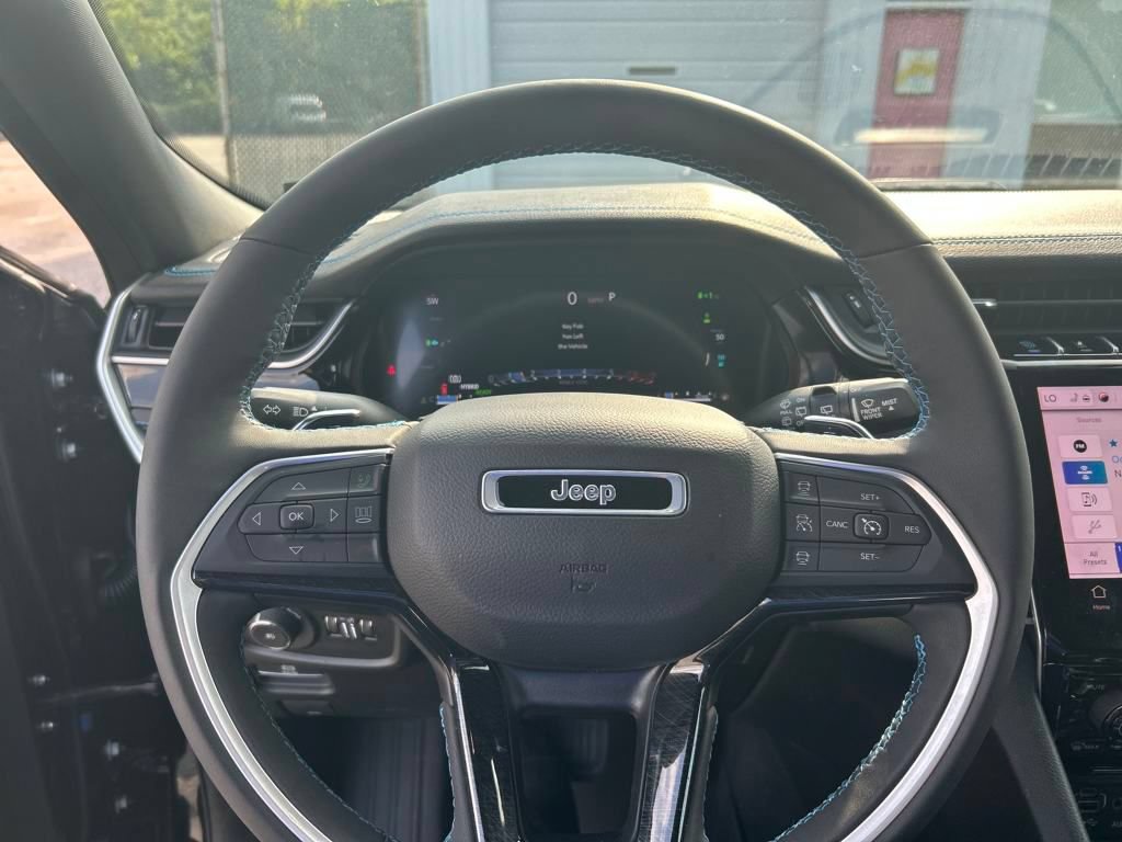 New 2024 Jeep Grand Cherokee Trailhawk w/ Luxury Tech Group III AWD/4WD image 14