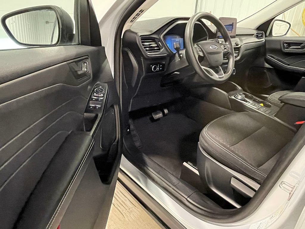 Used 2025 Ford Escape Active AWD/4WD image 16