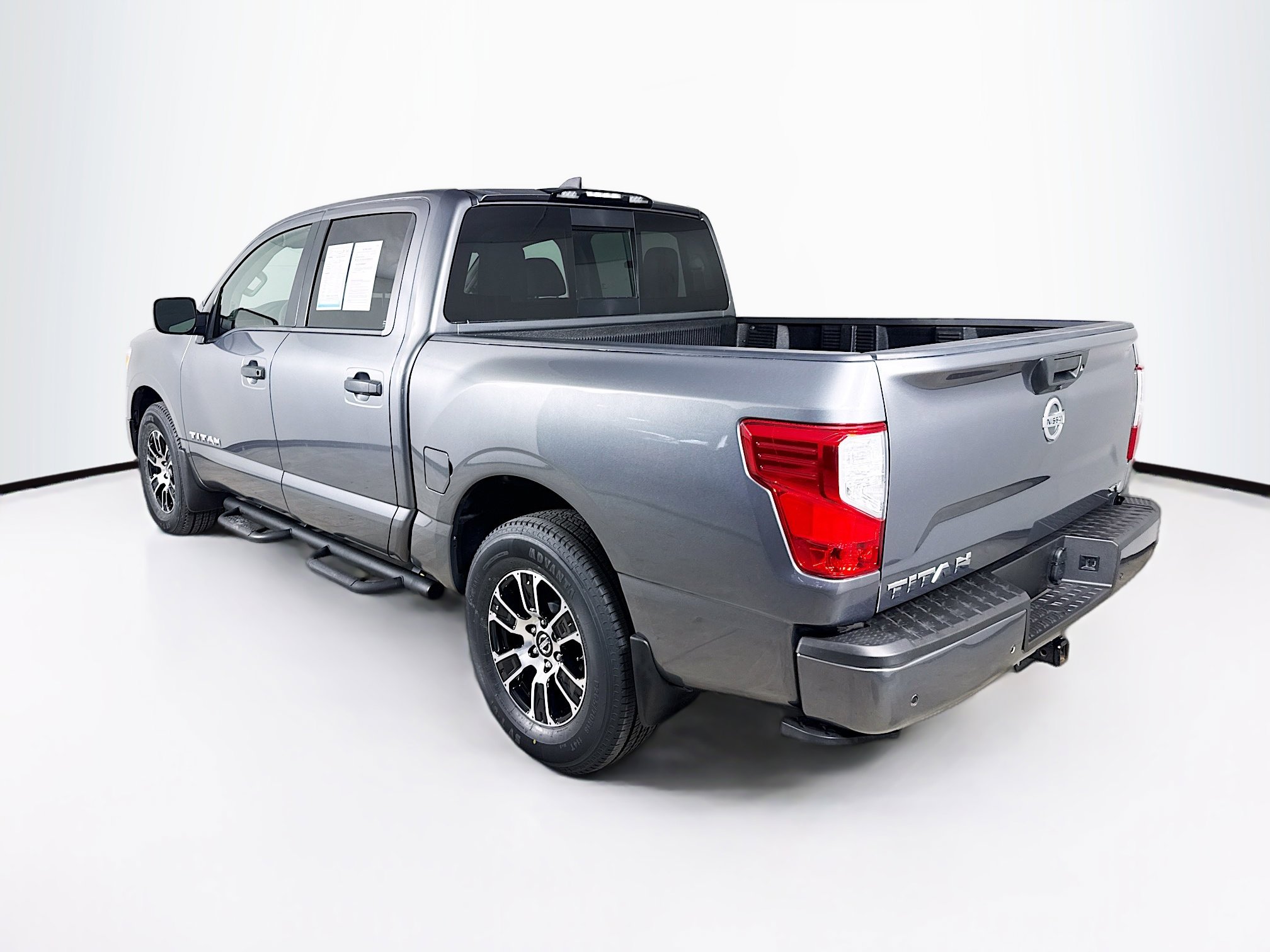 Used 2022 Nissan Titan SV w/ Accessory Utility Package image 27