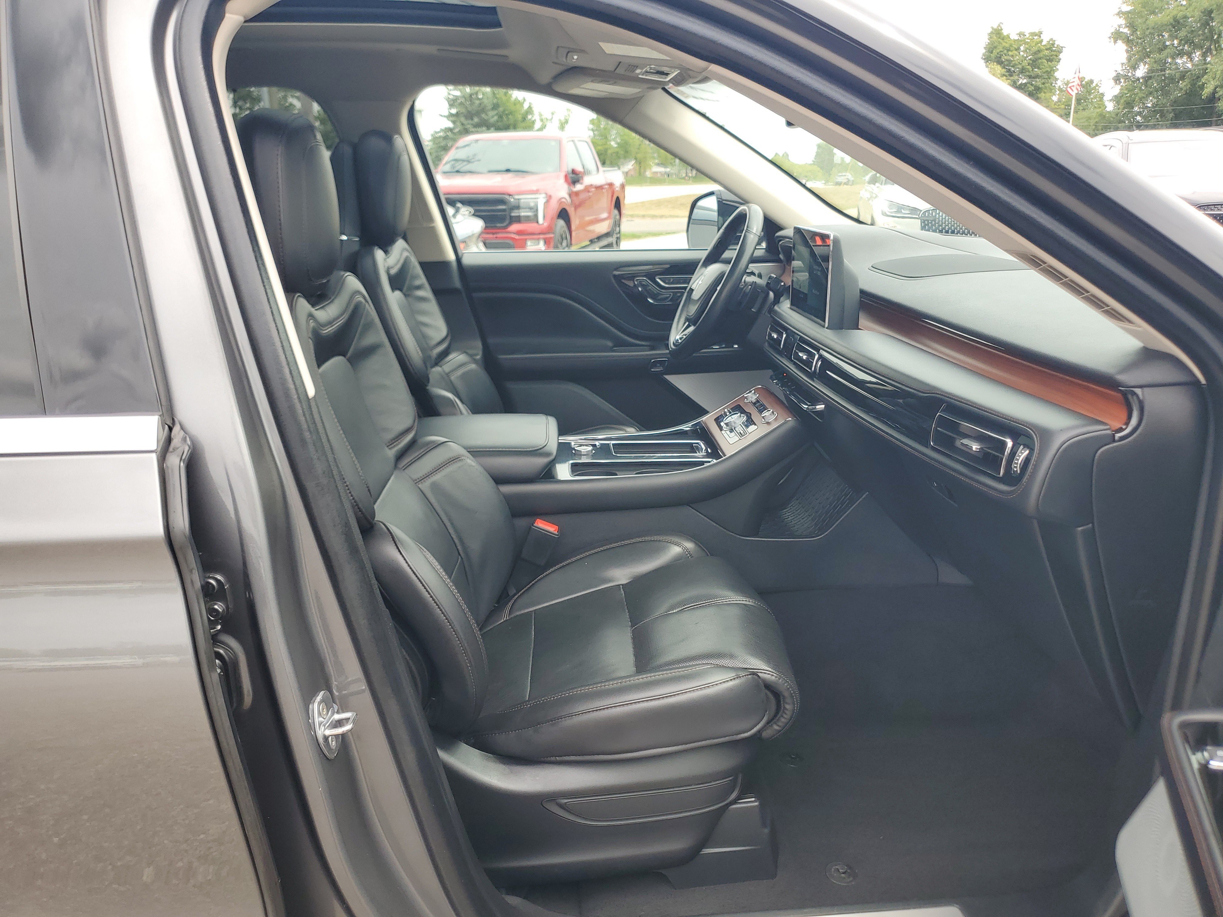 Used 2023 Lincoln Aviator Reserve w/ Equipment Group 201A AWD/4WD image 9