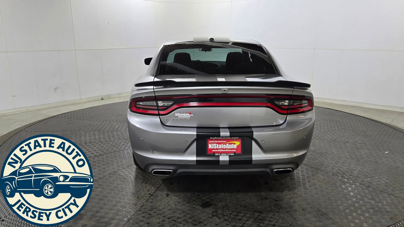 Used 2018 Dodge Charger SXT RWD image 6