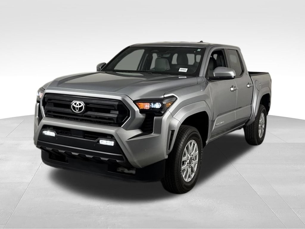 Used 2025 Toyota Tacoma SR5 AWD/4WD image 3