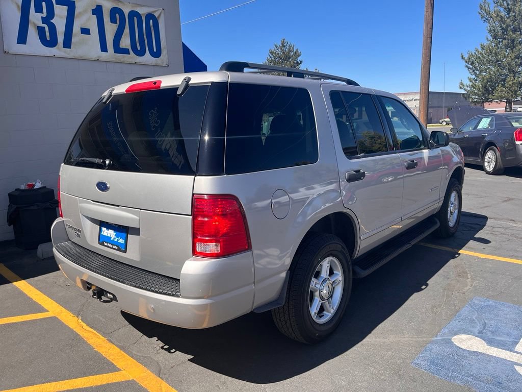 Used 2004 Ford Explorer XLT AWD/4WD image 3