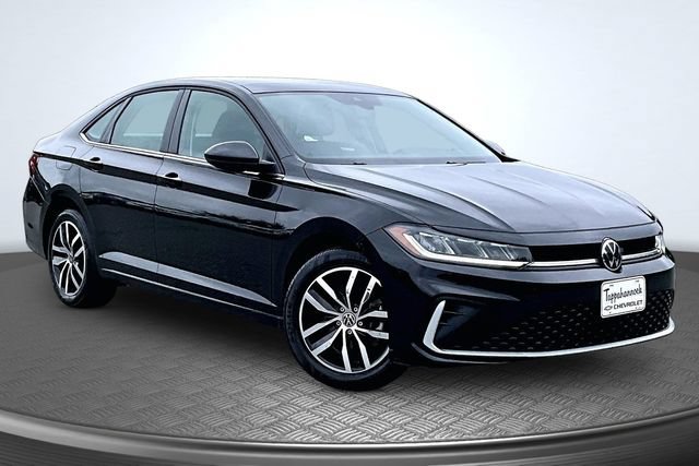 Used 2025 Volkswagen Jetta SE FWD image 3