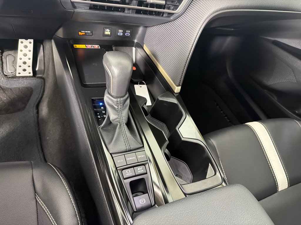 Used 2025 Toyota Camry SE w/ Convenience Package FWD image 18