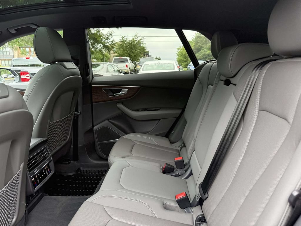 Used 2022 Audi Q8 Premium Plus w/ Premium Plus Package AWD/4WD image 17