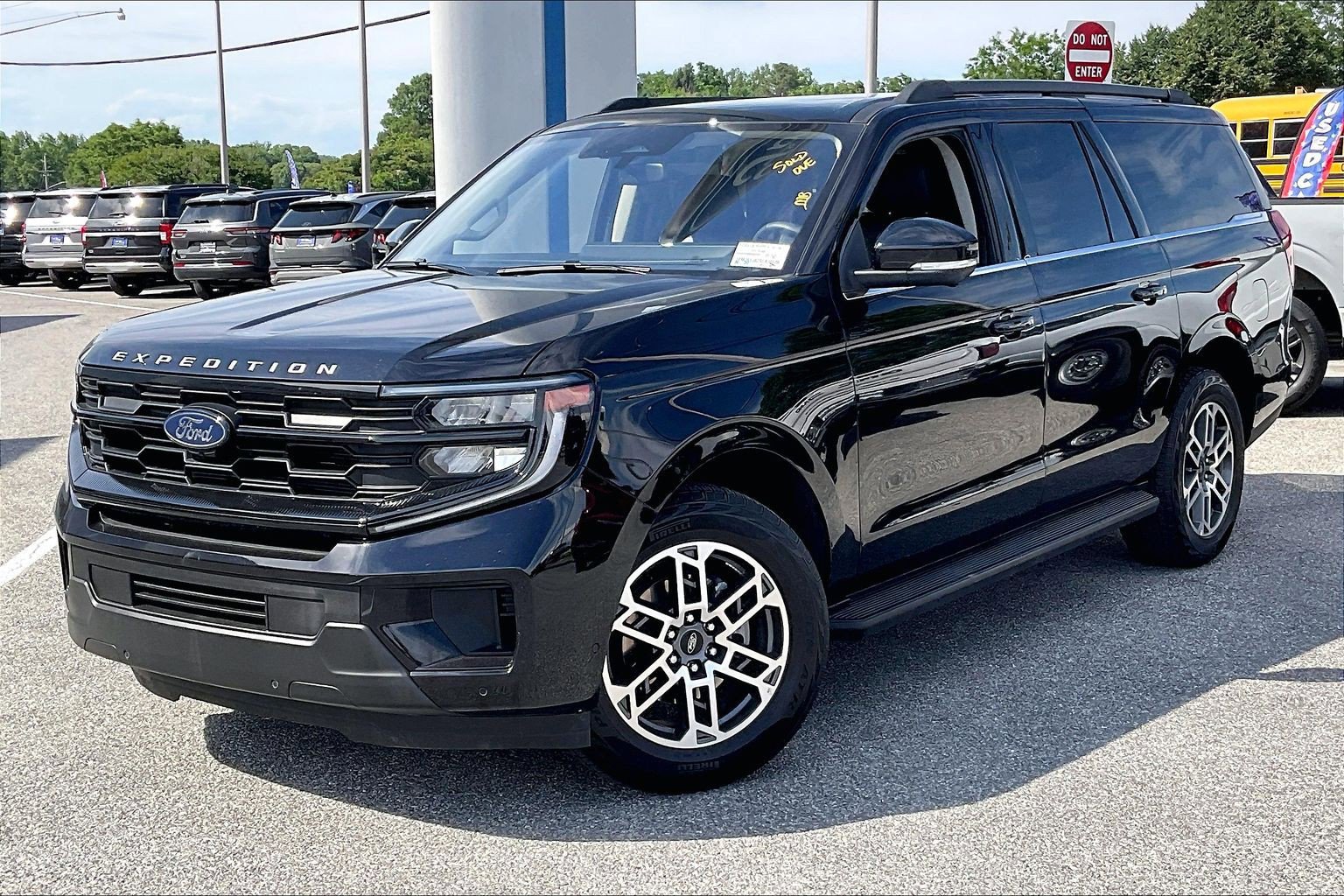 Certified 2025 Ford Expedition Max Active AWD/4WD image 3