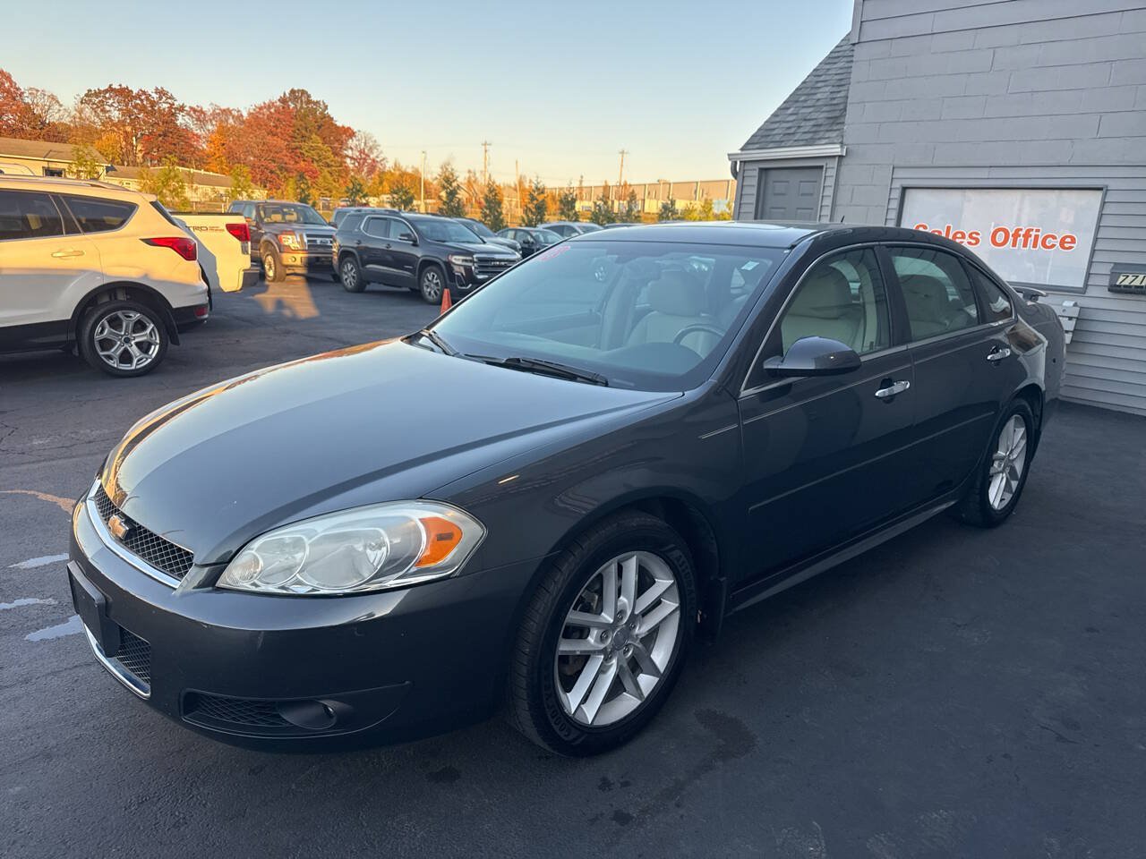 Used 2013 Chevrolet Impala LTZ FWD image 3