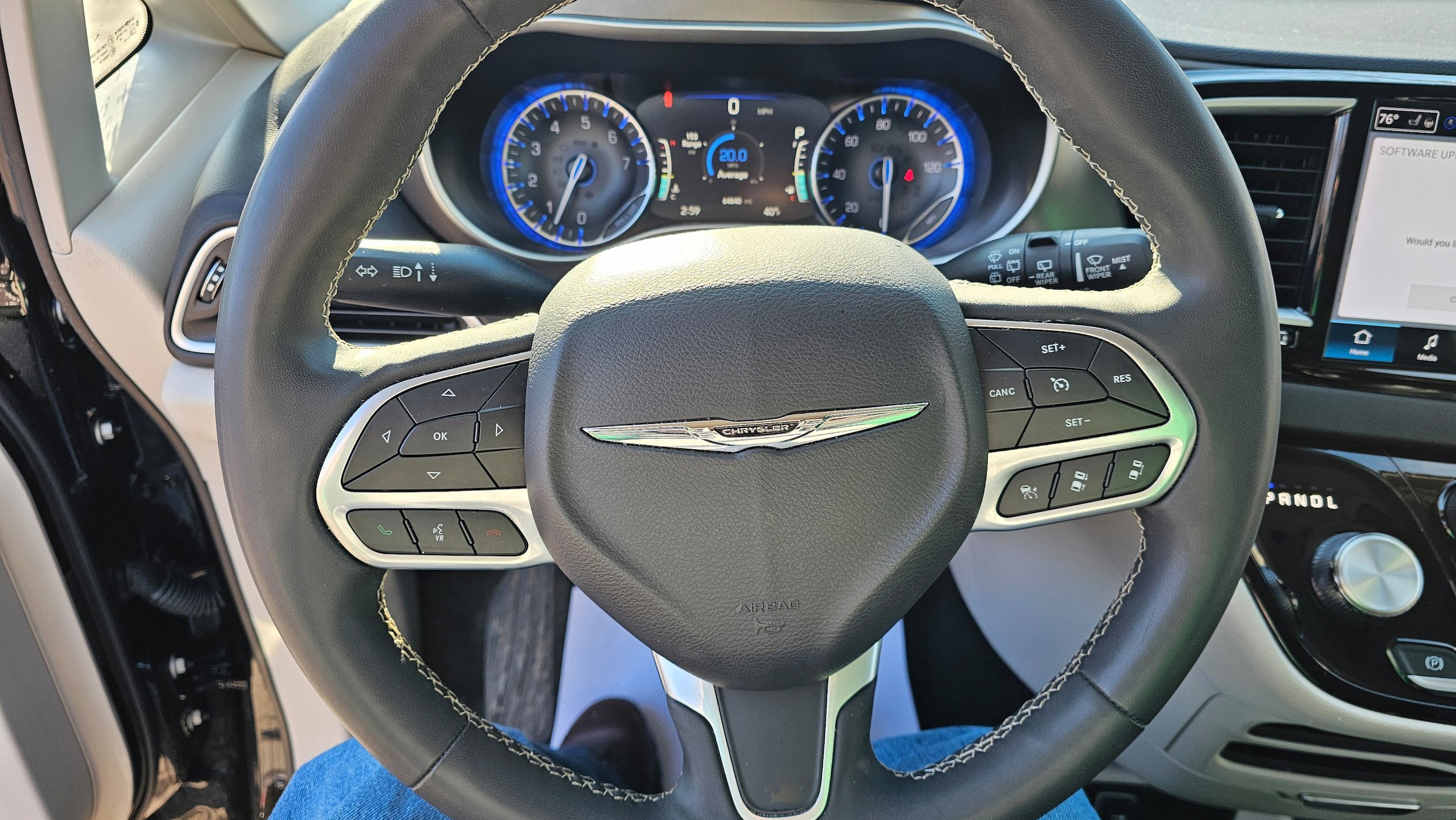 Used 2024 Chrysler Pacifica Touring-L image 27