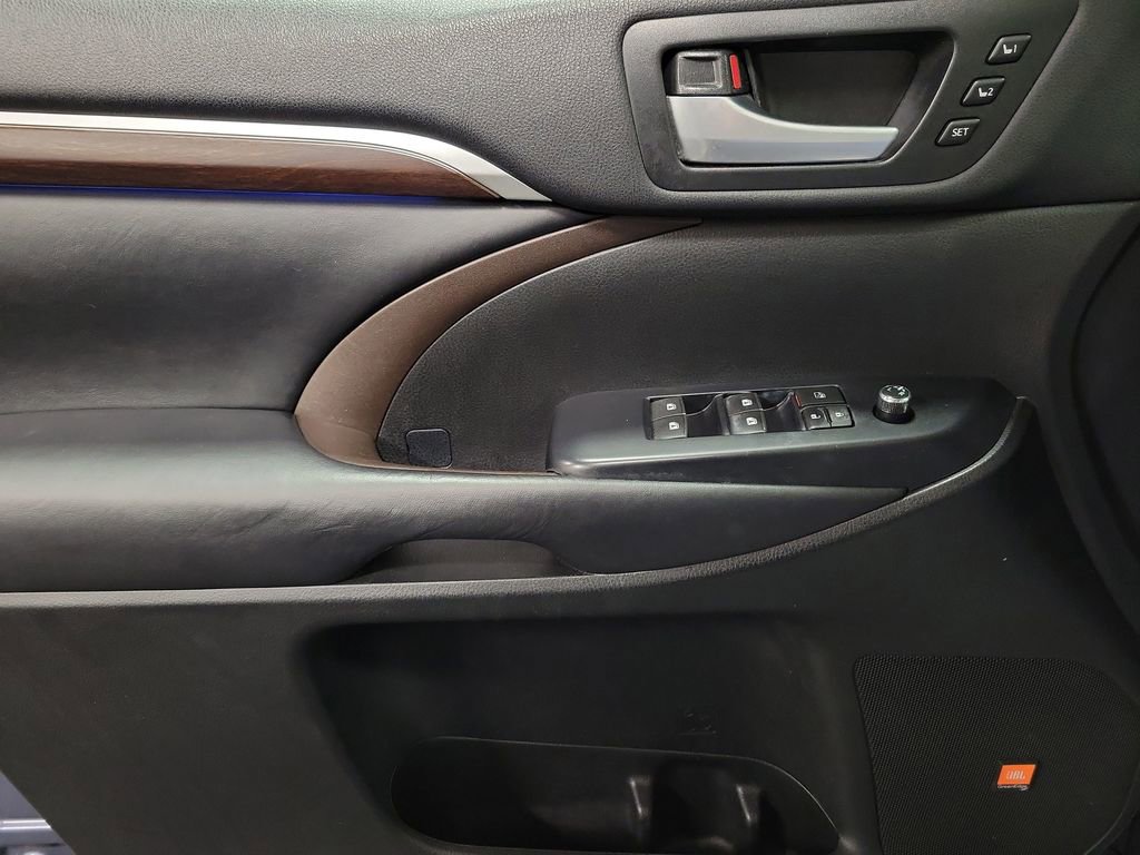 Used 2015 Toyota Highlander Limited image 23