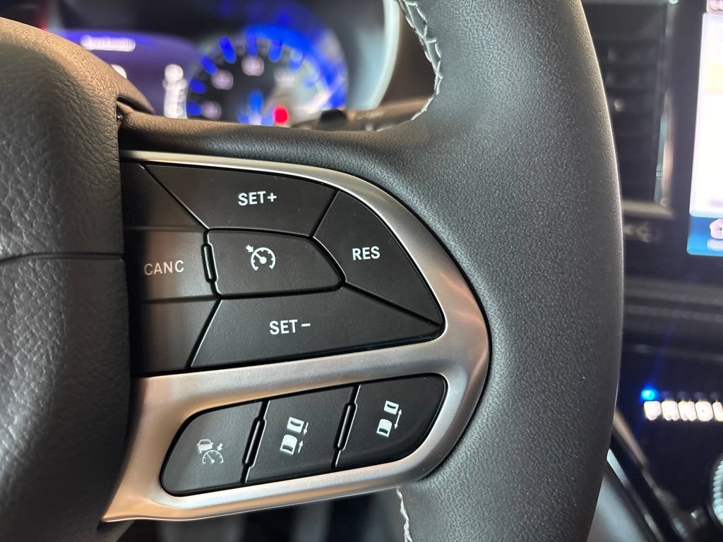 New 2027 Chrysler Pacifica Select FWD image 11
