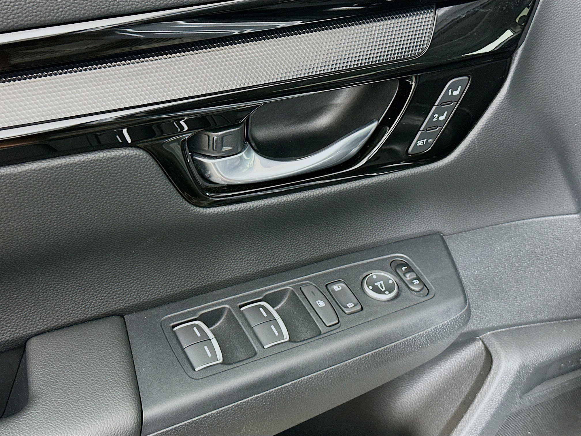Used 2025 Honda CR-V EX-L image 15
