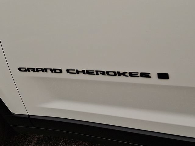 Used 2023 Jeep Grand Cherokee L Laredo AWD/4WD image 32