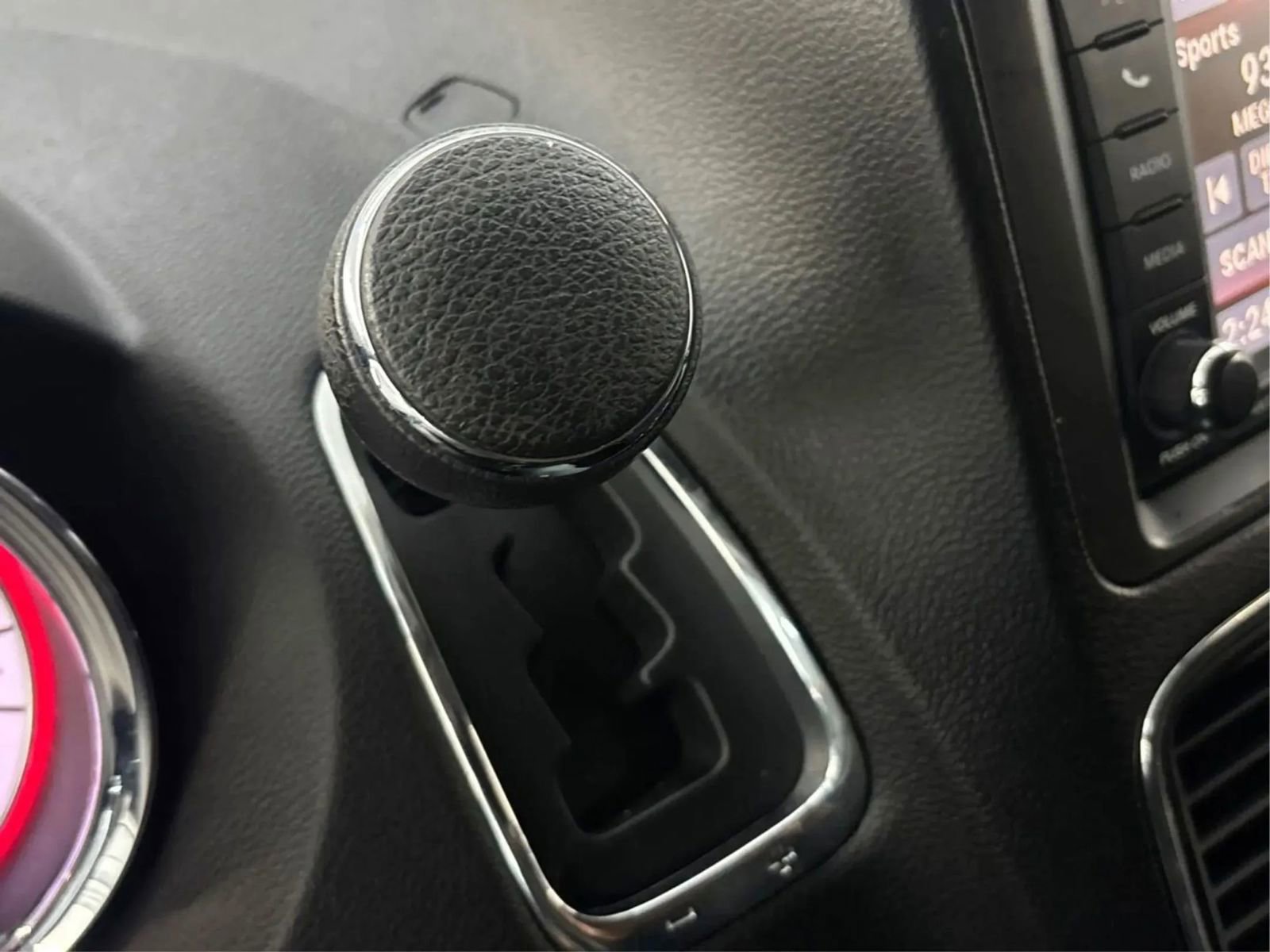 Used 2018 Dodge Grand Caravan SE image 50