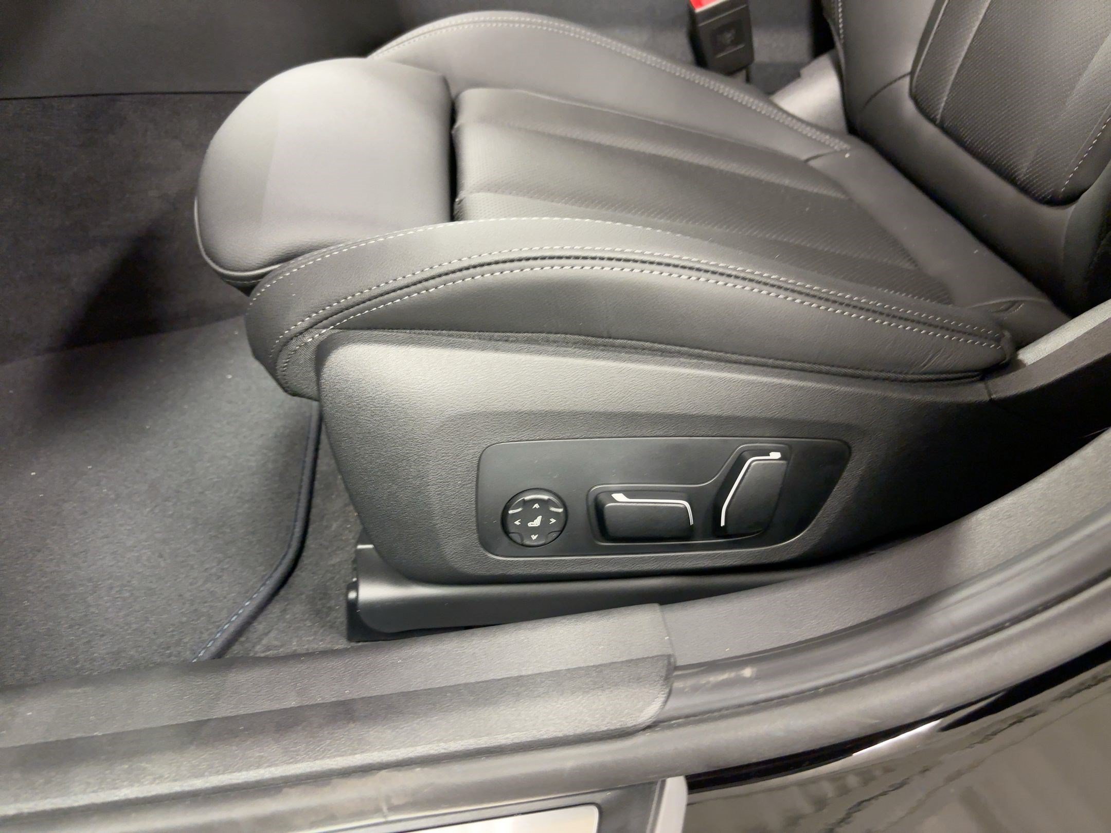 Used 2026 BMW 330i Sedan w/ Convenience Package RWD image 12