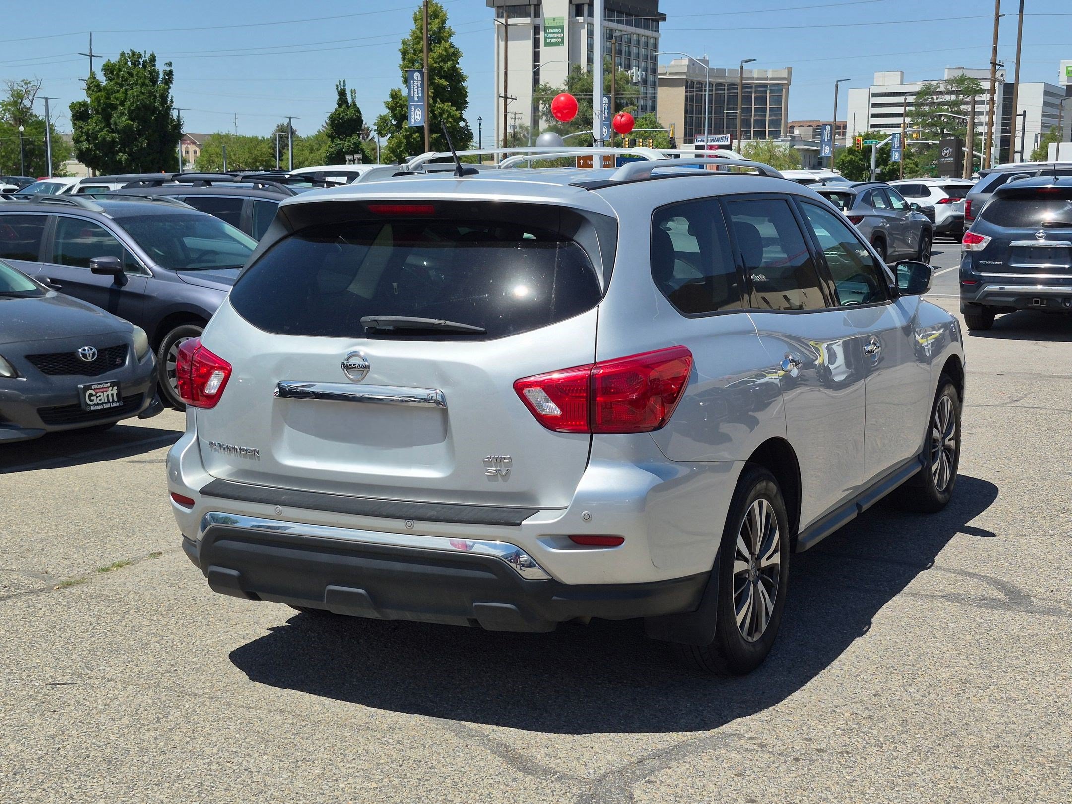 Used 2017 Nissan Pathfinder SV AWD/4WD image 3