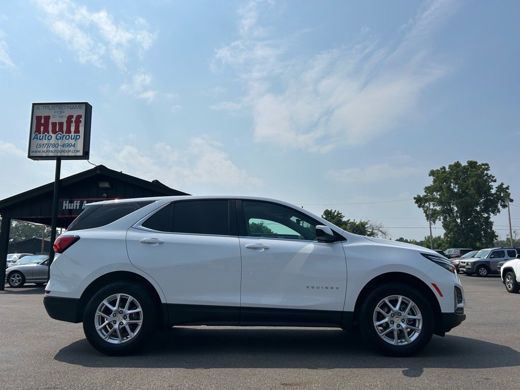Used 2023 Chevrolet Equinox LT w/ Driver Convenience Package image 9
