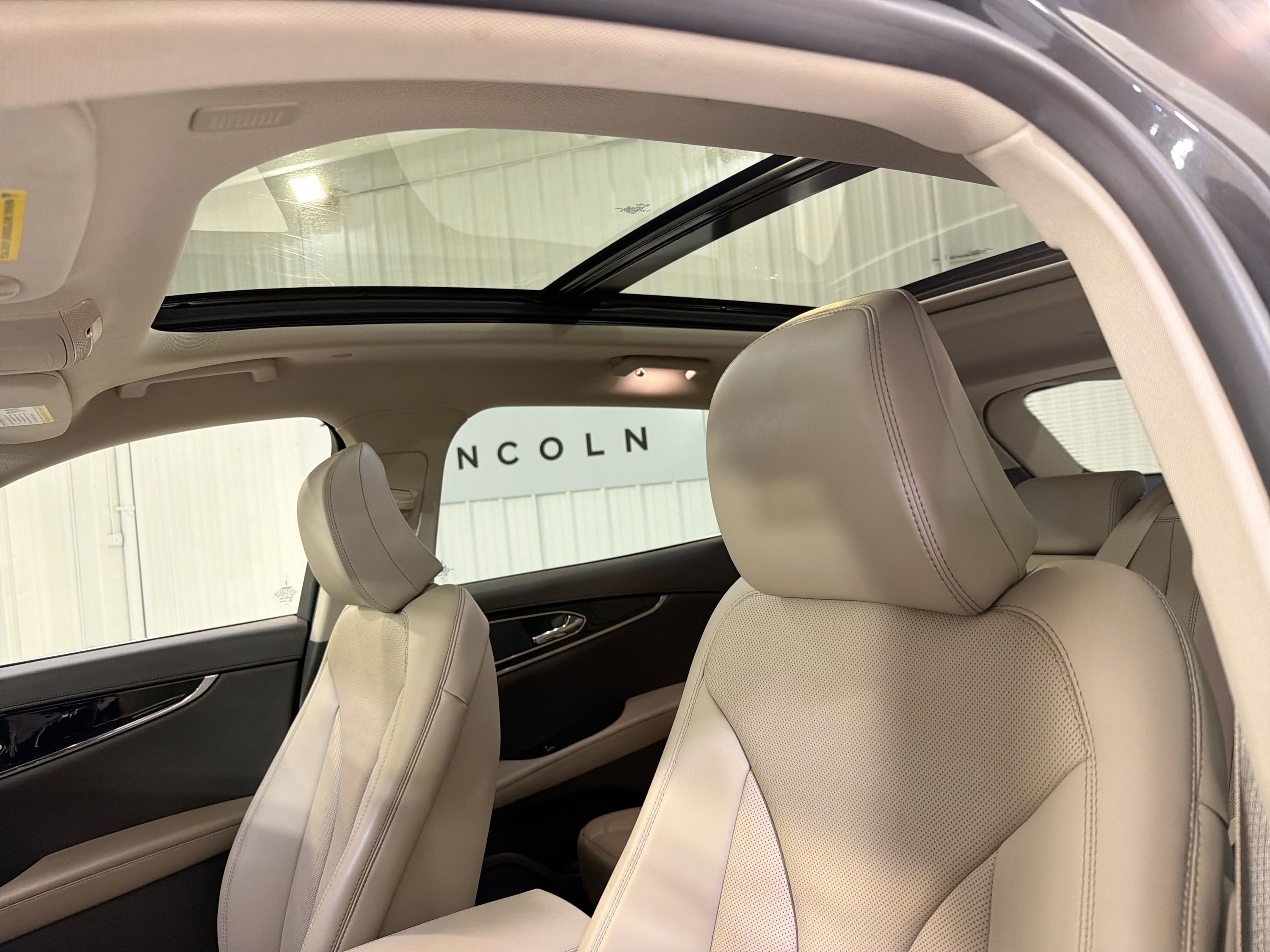 Used 2023 Lincoln Nautilus Reserve w/ Luxury Package AWD/4WD image 24
